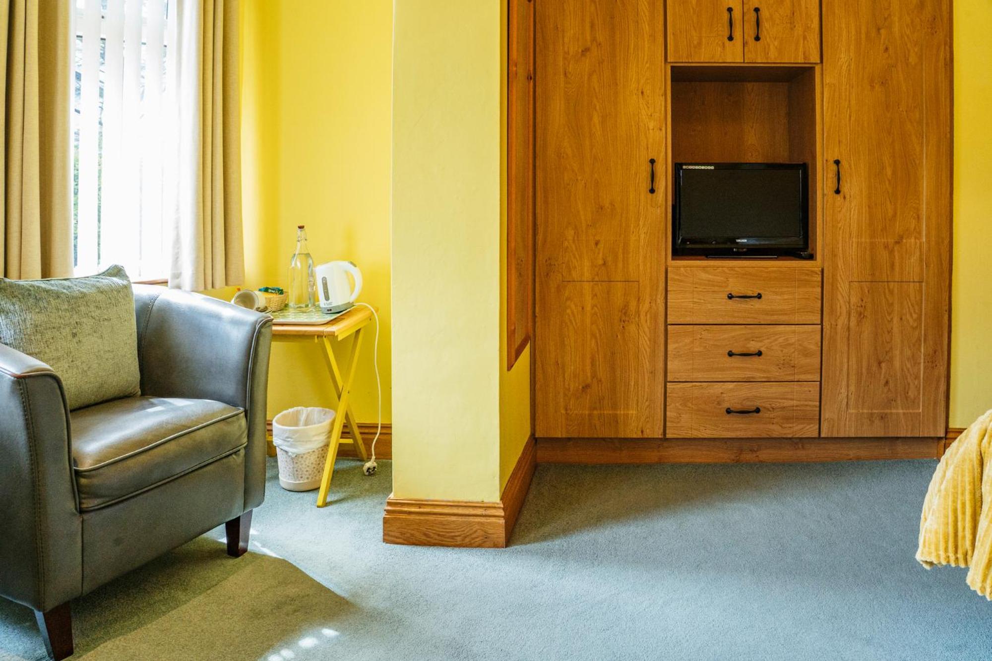 Bertra House B&B Уестпорт Екстериор снимка